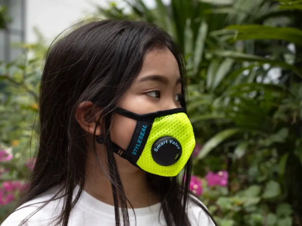girl wearing a yellow styleseal pro face mask with smart valve